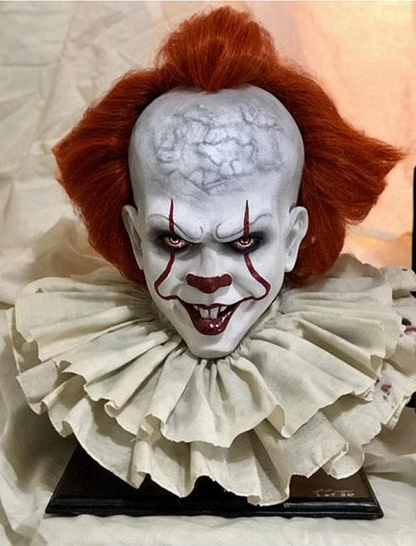 LB 3D Designs "Pennywise IT" Collector's Bust Halloween Decoration - Limited Run Of 30 Units 4 LB 3D Designs "Pennywise IT" Collector's Bust Halloween Decoration - Limited Run Of 30 Units